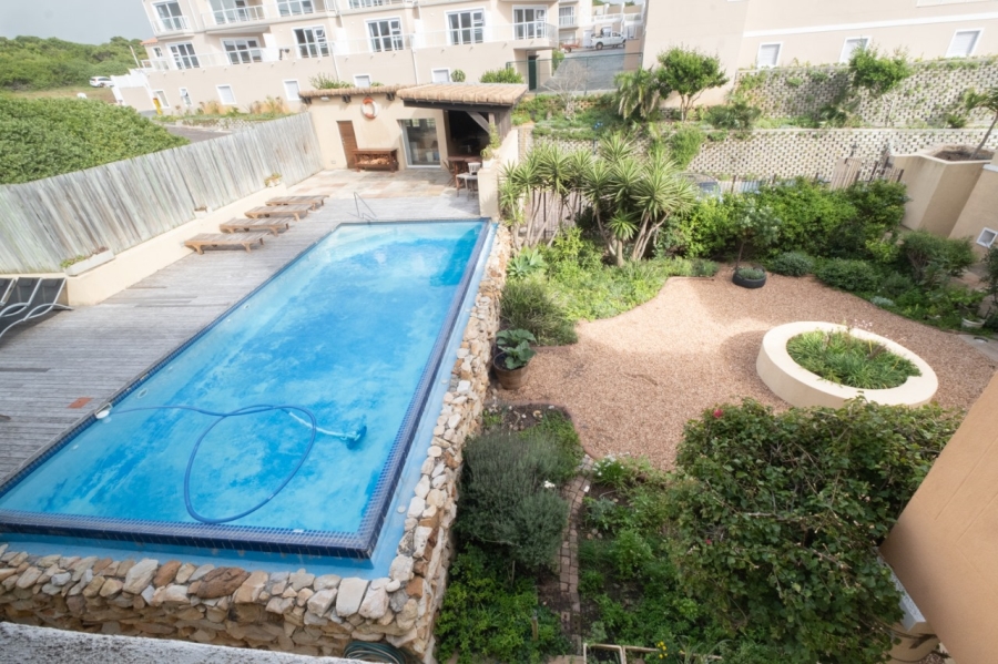 To Let 4 Bedroom Property for Rent in Port St Francis Eastern Cape